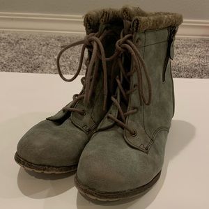 “Pop” ankle boots ☀️